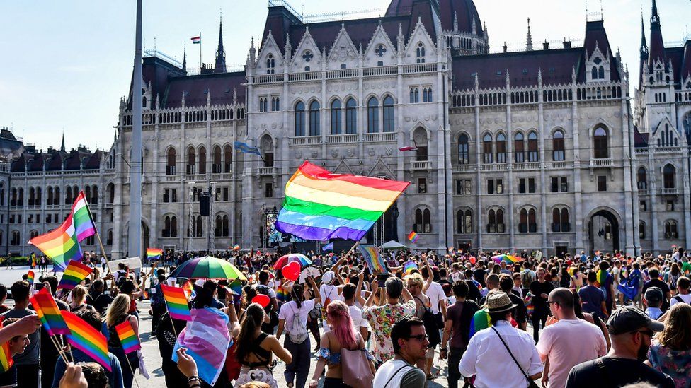EU ZAPRETILA MAĐARSKOJ I ORBANU! AKO NE UKINETE ZAKON O ZABRANI LGBT SADRŽAJA NAPUSTITE EVROPSKU UNIJU