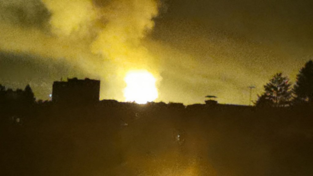Ovako je izgledalo sinoć u ČAČKU! Eksplozija u čačanskoj fabrici za oružje