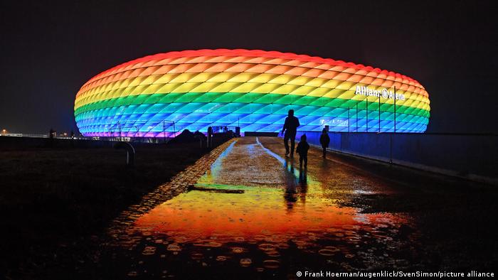  UEFA REKLA NE LGBT BOJAMA NA STADIONU Nakon zahteva da se Alijans arena oboji u boje duge