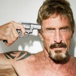 PORUKA DŽONA MEKAFIJA GOVORI O TOME DA NJEGOVO SAMOUBISTVO MOŽDA NIJE SLUČAJNO: Ni u kom slučaju se ne vakcinišite