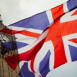 ENGLESKA UKIDA OBAVEZNO NOŠENJE MASKI! RAZLOG JEDNOSTAVAN! EKONOMIJA!