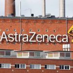 ŠTA OVO ZNAČI? KRAJ ASTRA ZENEKE? AMERIKA OBUSTAVILA SLANJE VAKCINA OVOG PROIZVOĐAČA!