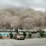 ARMAGEDONSKO VREME! POGLEDAJTE KAKO PEŠČANA OLUJA U MONGOLIJI GUTA SVE PRED SOBOM
