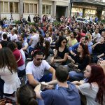 EVO KAKO DRŽAVA PLANIRA DA UCENI MLADE zbog malog odziva za vakcinaciju!