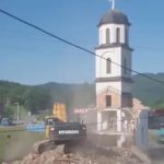 Da li znaju šta rade? Bagerom srušili Pravoslavnu crkvu u Konjević polju