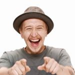 SMEJATI SE ILI PLAKATI? Bez obzira ukoliko ste se vakcinisali, ako želite u Francusku morate da radite PCR test!