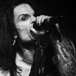 BRITANSKI ROKER UMRO OD IZLIVA KRVI U MOZAK DVE NEDELJE NAKON VAKCINACIJE! NJEGOVA VERENICA IZNELA SVU MUKU I PRAVDANJE LEKARA!