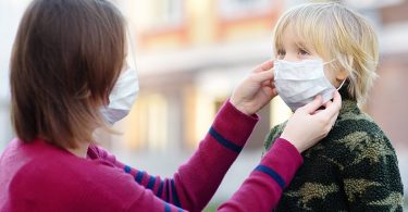 NAJNOVIJA STUDIJA! DECA KOJA NOSE MASKE IZLOŽENA SU RIZIČNIM KOLIČINIMA UGLJEN DIOKSIDA