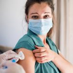 JAVLJAJU SE ŽENE IZ NORVEŠKE! NAKON VAKCINACIJE FAJZEROVOM VAKCINOM POVEĆAVAJU IM SE GRUDI