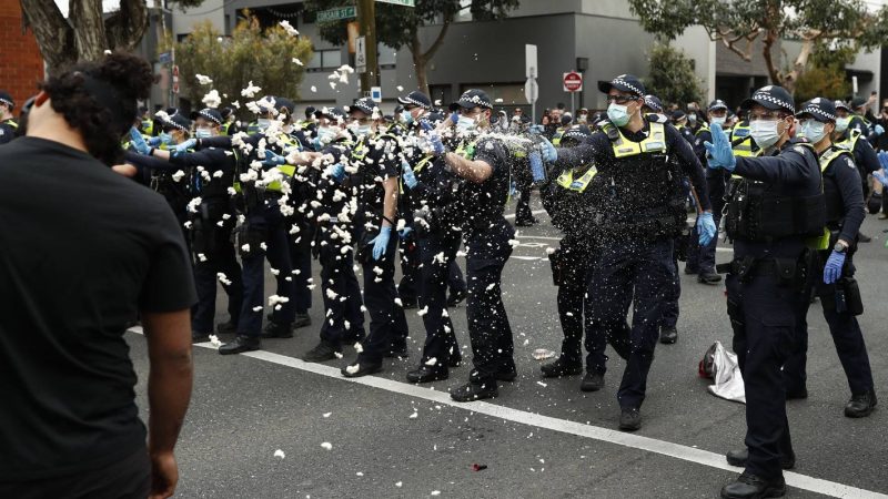  NOVO! SUKOBI POLICIJE I DEMONSTRANATA U AUSTRALIJI! GRAĐANI PROBILI POLICIJSKI KORDON! (VIDEO)