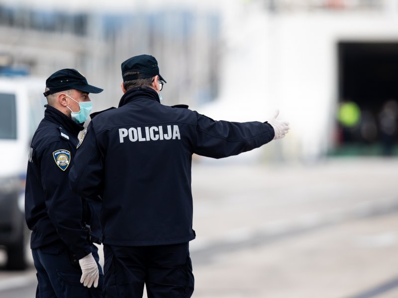  HRVATSKA: OTPUSTILI POLICAJCA IZ SLUŽBE JER NIJE ŽELEO DA UČESTVUJE U KOVID TIRANIJI