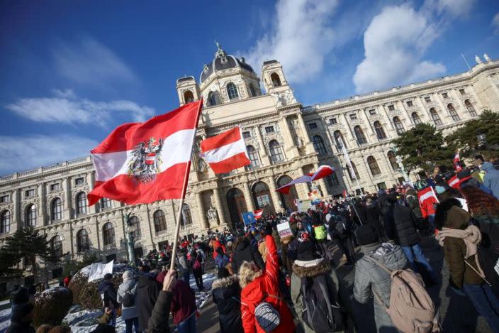  AUSTRIJA SE GUBI U OMIKRON HAOSU, GRAĐANIMA SAVETUJU DA NABAVE OSNOVNE STVARI