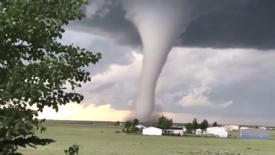  AMERIKU POTRESLO 19 TORNADA OSTAVLJAJUĆI ZA SOBOM POVREĐENE I UMRLE(VIDEO)