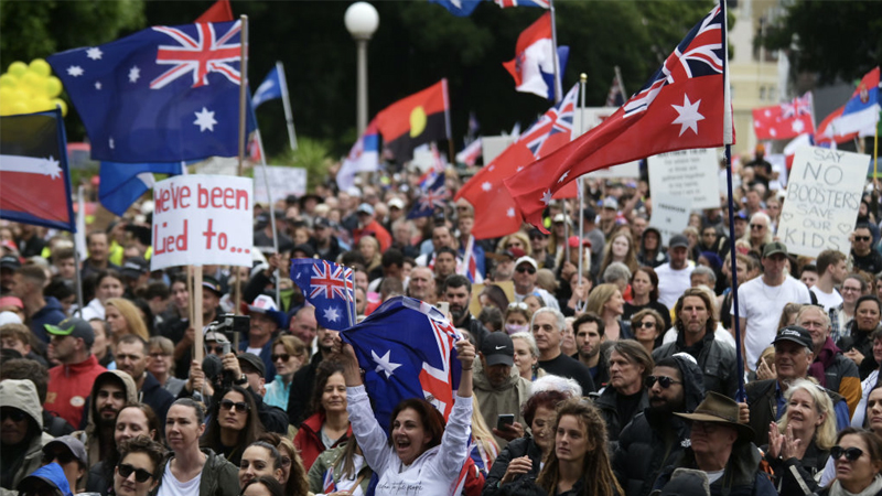  MASOVNI PROTESTI U AUSTRALIJI NAKON NAMERE TAMOŠNJE VLADE DA UVEDE OBAVEZNE VAKCINE ZA SVE RADNIKE (VIDEO)