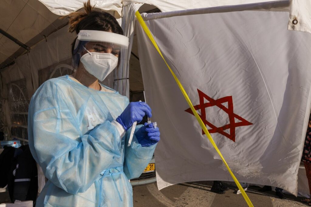 Izraelski ministar zdravlja Nican Horovic predložio je da se istraže mogućnosti skraćivanja izolacije za građane zaražene virusom