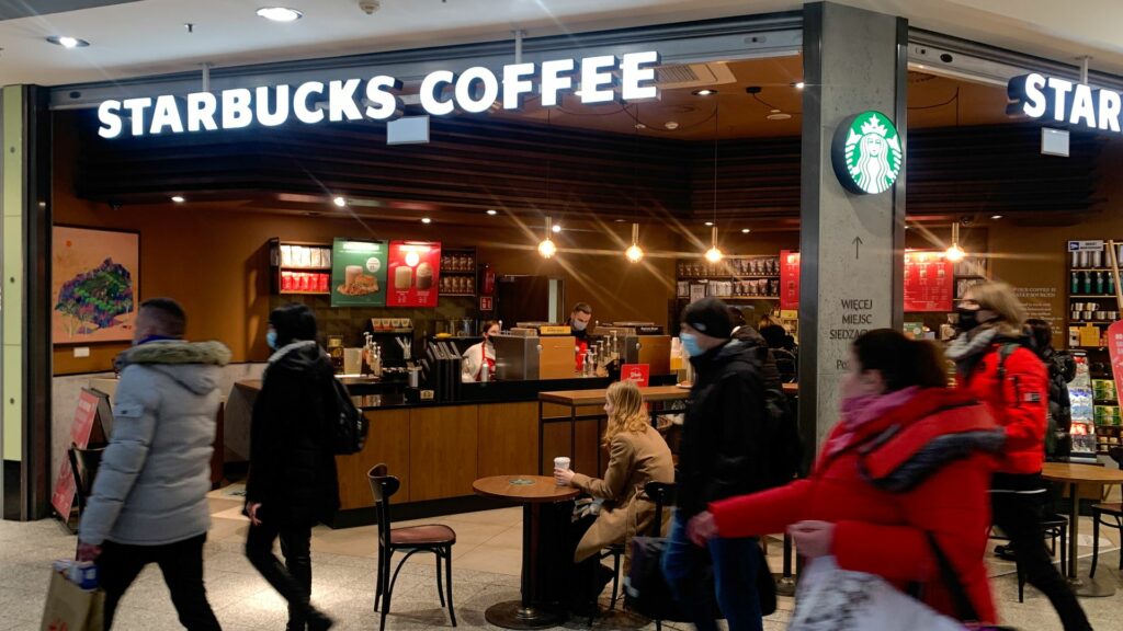 STARBUCKS UKINO OBAVEZNU VAKCINACIJU ZA SVOJE RADNIKE!