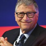 BIL GEJTS KAŽE DA SE COVID MOŽE LEČITI KAO SEZONSKI GRIP