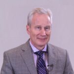 DOKTOR MCCOLLOGOUGH KAŽE DA JE AMBULANTNO LEČENJE COVID-a 19 NAMERNO SKRAJNUTO KAKO BI SE PROMOVISALA VAKCINA