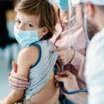 UDRUŽENJE PEDIJATARA SRBIJE AGITUJE DA SE ZAPOČNE ZA TREĆOM DOZOM VAKCINE ZA DECU KAO I DA SE SVI RODITELJI HITNO VAKCINIŠU