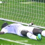 JOŠ JEDAN FUDBALER PAO KO POKOŠEN! IGRAČ KATARSKE LIGE DOŽIVEO SRČANI UDAR U TOKU UTAKMICE (VIDEO)