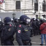 NAROD SE OKUPLJA! SLEDIVELIKI PROTEST PROTIV KOVID TIRANIJE U BEČU! (UŽIVO)