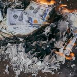 ČUVENI EKONOMISTA: PAPIRNI NOVAC ĆE DOŽIVETI FIJASKO, EVO ŠTA TREBA DA URADITE