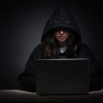 ŽENA HAKER ZBOG PRITISKA DA SE VAKCINIŠE UPALA U SERVERE BOLNICE I NAPRAVILA HAOS