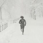 SNEŽNA OLUJA U AMERICI! DVOJE DECE POGINULO! MILIONI OSTALI BEZ STRUJE (VIDEO)