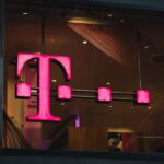 T-MOBILE ZANEMARUJE ODLUKU VRHOVNOG SUDA O OBAVEZNIM VAKCINAMA I PLANIRA DA OTPUSTI NEVAKCINISANE RADNIKE