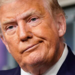 TRAMP VRTOGLAVO GUBI PODRŠKU NAKON ŠTO JE PODRŽAO VAKCINACIJU