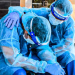 OKO 2000 VAKCINISANIH MEDICINARA U SRBIJI NA BOLOVANJU ZBOG OMIKRONA! MOŽDA BI IM APLAUZ U 8 POMOGAO?