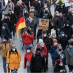 NEMAČKA VLADA JE ZABRINUTA ZBOG MASOVNIH PROTESTA PROTIV COVID MERA