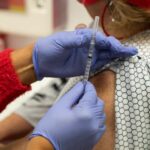 PREKINITE MASOVNO BOCKANJE I ŽIVITE SA COVIDOM, KAŽE BIVŠI ŠEF RADNE GRUPE ZA VAKCINE