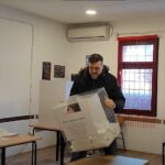 SRĐAN NOGO U ZNAK PROTESTA RAZBIO GLASAČKU KUTIJU JER JE REFERENDUM NEUSTAVAN