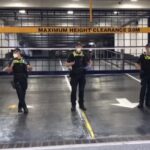 PONOVO HAPSE ĐOKOVIĆA?! BELI KOMBIJI I POLICIJA ISPRED ZGRADE U KOJOJ SE NALAZI