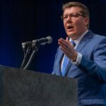 PREMIJER KANADSKE PROVINCIJE SE OBAVEZUJE DA ĆE UKINUTI KOVID PASOŠE U PISMU KAMIONDŽIJAMA