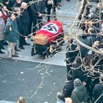 POGLEDAJTE! NACISTIČKA ZASTAVA NA SAHRANI ISPRED KATOLIČKE CRKVE U RIMU (VIDEO)