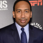 POTPUNO VAKCINISANI VODITELJ ESPN-a STIVEN SMIT KAŽE DA JE UMALO UMRO NAKON ŠTO SE ZARAZIO KOVIDOM