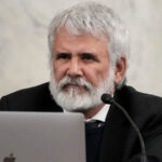 DR. ROBERT MALONE JOŠ JEDNOM UPOZORAVA RODITELJE DA RAZMISLE DVA PUTA PRE NEGO ŠTO VAKCINIŠU SVOJU DECU