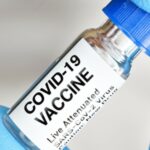 VAKCINE PROTIV KORONA VIRUSA MOGU IZAZVATI SIMPTOME SLIČNE DUGOM KOVIDU