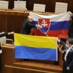Ukrajinska zastava u Slovačkom parlamentu dovela do polivanja vodom i svađom oko vojnog pakta sa Amerikom