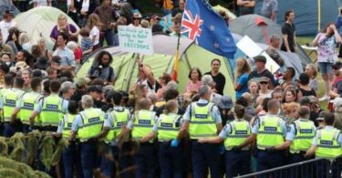Novozelandska policija pušta Makarenu kako bi antagonizovala demonstrante