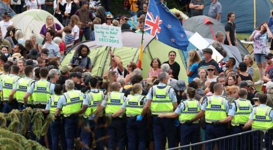  Novozelandska policija pušta Makarenu kako bi antagonizovala demonstrante