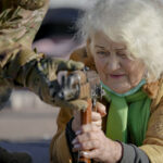 Ukrajinski neonacisti dali baki AK-47! Domaći i zapadni mediji preneli vest izbegavajući istinu(VIDEO)