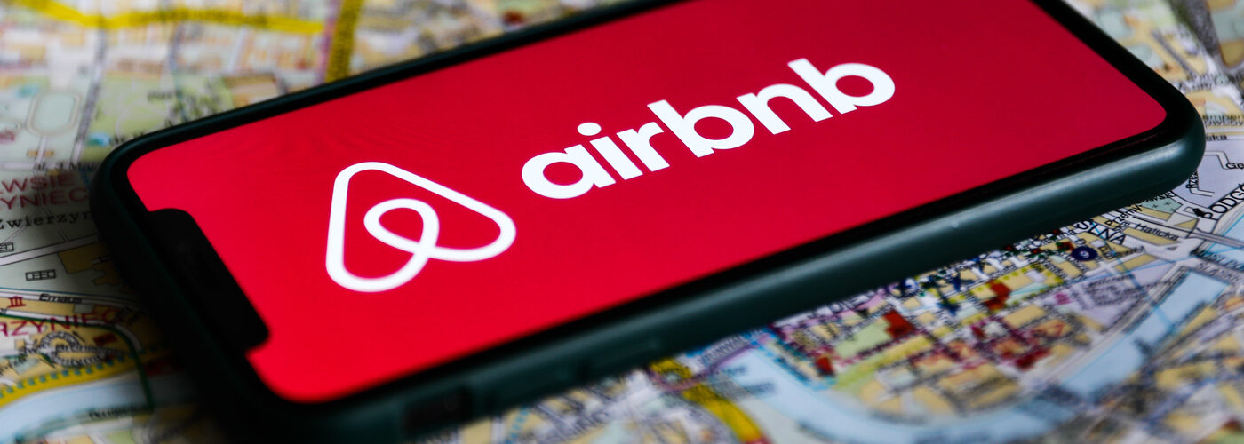 Airbnb će smestiti 40.000 migranata! Kompanija planira da besplatno udomi još 20.000 izbeglica nakon što su postigli svoj cilj