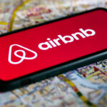 Airbnb će smestiti 40.000 migranata! Kompanija planira da besplatno udomi još 20.000 izbeglica nakon što su postigli svoj cilj