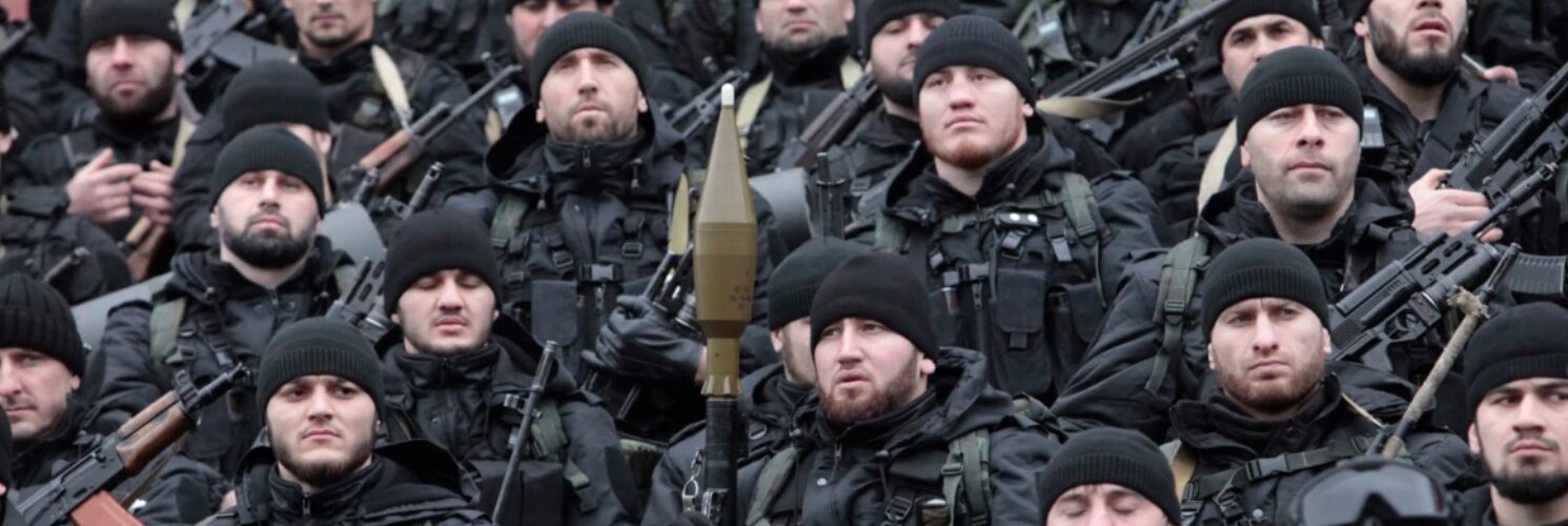 Na čelu čečenske kolone specijalaca SRPSKA zastava: Kada oni stignu u Kijev, Kijev pada (VIDEO)