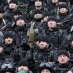 Na čelu čečenske kolone specijalaca SRPSKA zastava: Kada oni stignu u Kijev, Kijev pada (VIDEO)