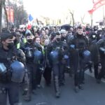 OPSADA PARIZA UŽIVO: Nepregledan broj francuza na ulicama protiv kovid tiranije, čekaju se kamiondžije (VIDEO)