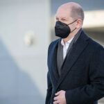 Nemački kancelar u Moskvi poput Makrona odbio da se podvrgne PCR testu!